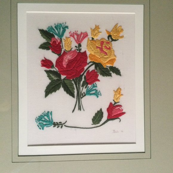 Vintage Needlework art Embroidery Needlepoint flowers in wood frame signed - Picture 8 of 10